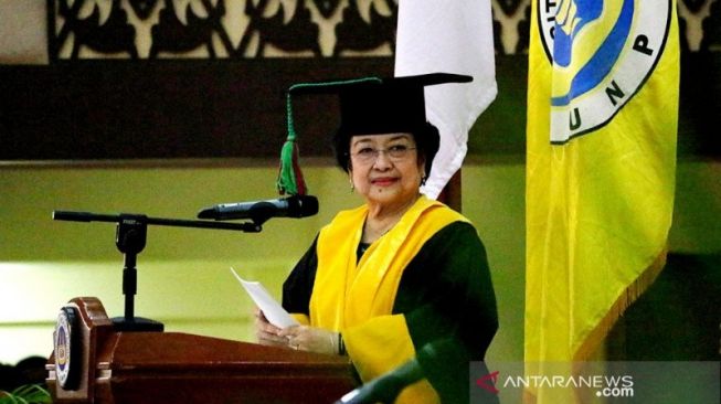 Rektor Universitas Negeri Padang Sebut Megawati Pantas Dapat Gelar Profesor