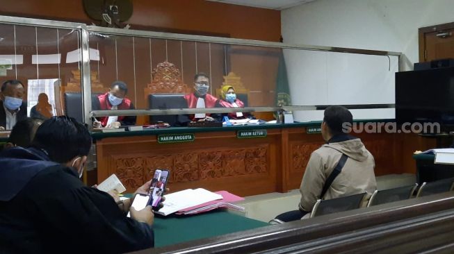 Saksi yang dihadirkan jaksa dalam sidang kasus narkoba Jennifer Jill Supit di PN Jakarta Barat, Rabu (9/6/2021). [Evi Ariska/Suara.com]