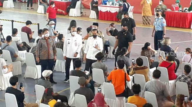 Tinjau Vaksinasi Massal, Jokowi Minta Daerah Lain Tiru Kabupaten Tangerang