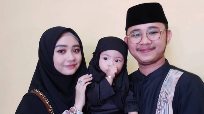 8 Potret Gemas Baby Rumaysha Putri Ega dan Rafly DA, Dibilang Mirip Gala Sky Versi Cewek!