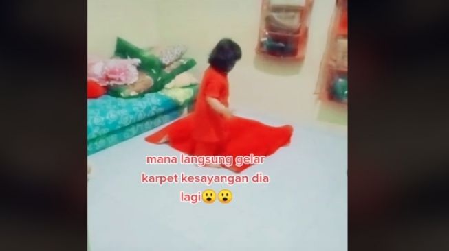 Aksi bocah langganan tidur siang di rumah tetangga (tiktok)