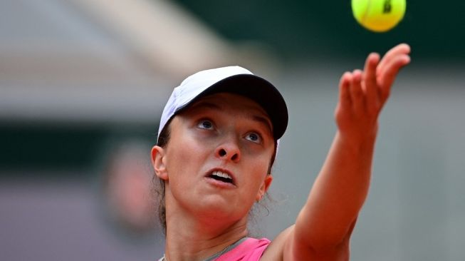 Kalahkan Emma Raducanu, Iga Swiatek Maju ke Semifinal Stuttgart Open