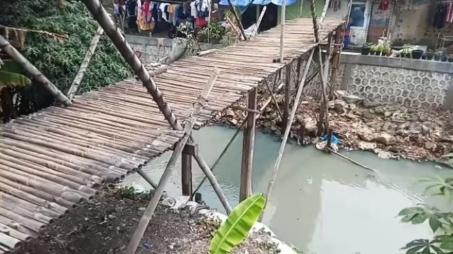 Anies Sibuk Bangun Jalur Sepeda, Padahal Masih Ada Jembatan Reyot Tak Jauh dari Monas