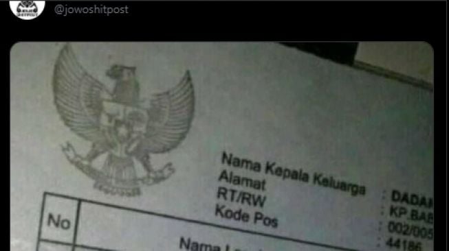 Rangkaian nama unik di Kartu Keluarga. (Twitter/@jowoshitpost)