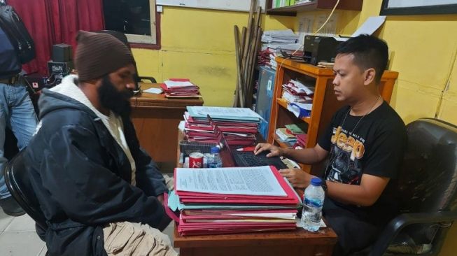 Dituduh Sebar Hoaks, Ketua KNPB-OPM Merauke Ditangkap Satgas Nemangkawi