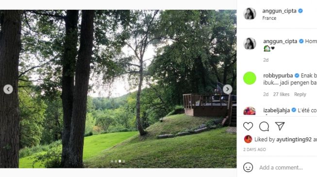 Potret halaman rumah Anggun di Perancis. [Instagram/anggun_cipta]