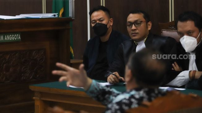 Jalani Sidang, Vicky Prasetyo Tak Ditemani Kalina