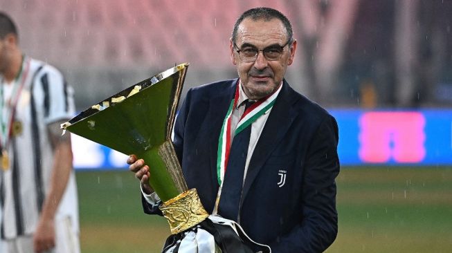 Maurizio Sarri saat membawa Juventus meraih gelar Scudetto. [Isabella BONOTTO / AFP]