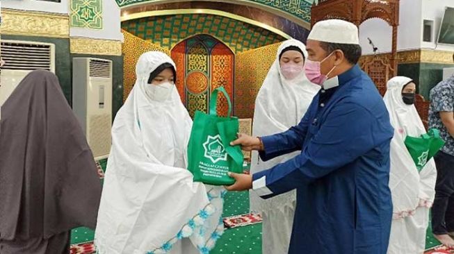 Tersentuh Lantunan Ayat Alquran, Wanita Muda Riau Putuskan Masuk Islam