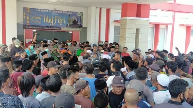 Tak Percaya Covid-19, Ratusan Warga Jember Mau Ambil Paksa Jenazah Kasun dari Rumah Sakit