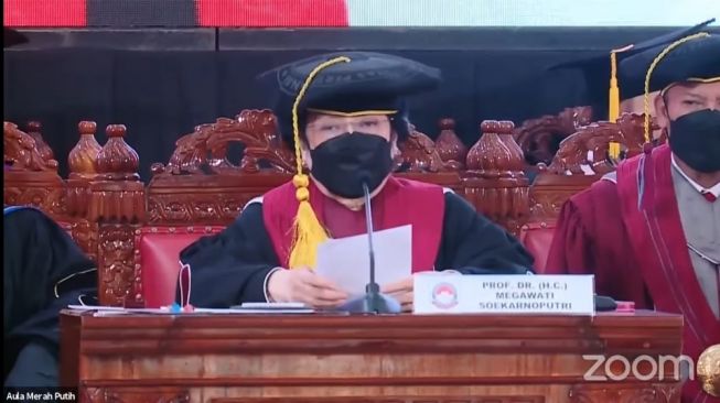 Presiden ke-5 RI Megawati Soekarnoputri resmi mendapat gelar Profesor Kehormatan (Guru Besar Tidak Tetap) dari Universitas Pertahanan (Unhan). (Istimewa)