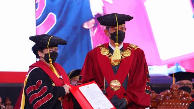 Presiden ke-5 RI Megawati Soekarnoputri resmi mendapat gelar Profesor Kehormatan (Guru Besar Tidak Tetap) dari Universitas Pertahanan (Unhan). (Istimewa)