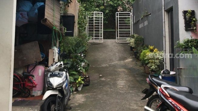 Lokasi maling sepeda motor di sebuah rumah dekat kantor Wali Kota Jakarta Selatan. (Suara.com/Arga)