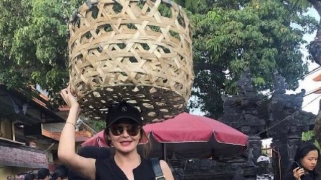 Potret artis pergi ke pasar - Tamara Bleszynski. (Instagram/tamarableszynskiofficial)