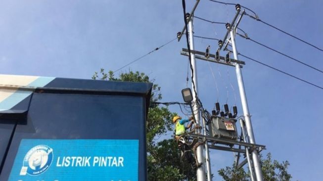 PLN Bangun Jaringan Listrik di Pulau Karampuang Sulawesi Barat