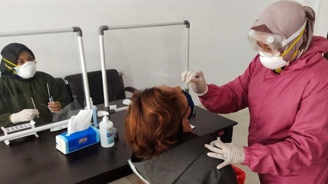 Rapid Test Antigen di Stasiun Cirebon Diperpanjang Hingga Pukul 21.00 WIB