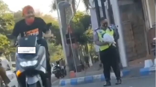 Viral Polisi Kena Prank Pria yang Naik 'Yamaha NMAX', Mau Ditilang tapi Kok..?