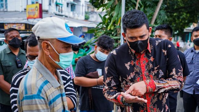 Wali Kota Medan Bobby Nasution Bongkar Bangunan di Atas Drainase. [Ist]