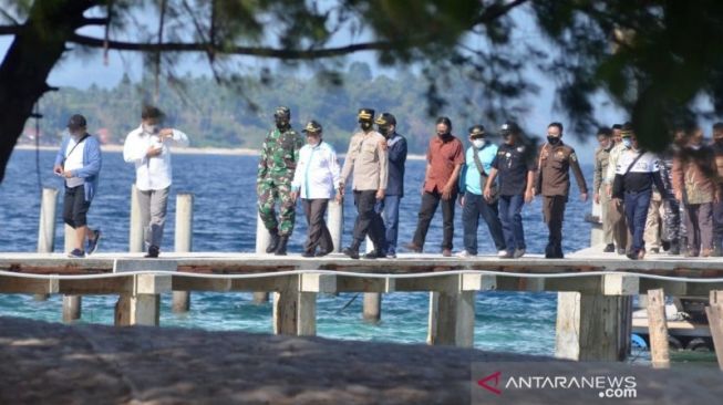 Promosi Wisata, Bupati Gorontalo Utara Rapat di Pulau Saronde