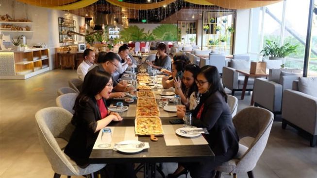 Pizza Parade, Kulineran Seru di Hotel Royal Tulip Darmo Surabaya