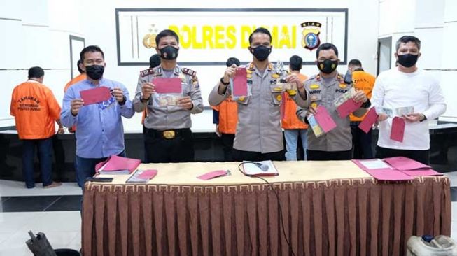 Peras Sopir Truk Modus Biaya Siram Jalan, 7 Preman Pungli di Dumai Diciduk