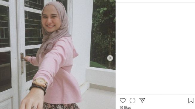 Potret Nadzira Shafa istri Muhammad Amee Azzikra. [Instagram/enazirashf]