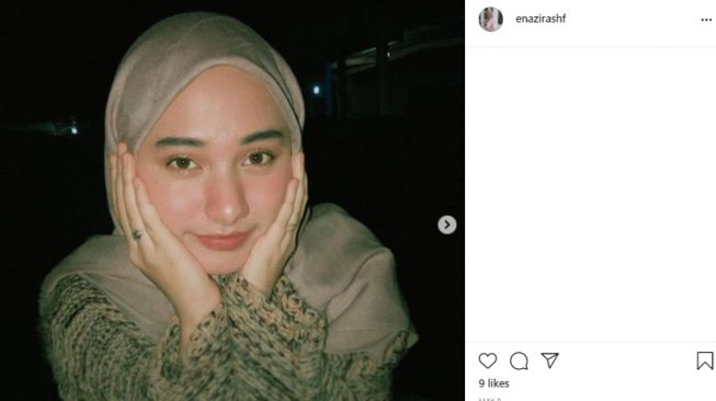 Potret Nadzira Shafa istri Muhammad Amee Azzikra. [Instagram/enazirashf]