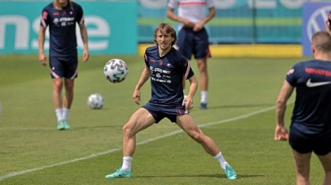 Luka Modric di sesi latihan Timnas Kroasia. (DAMIR SENCAR / AFP)