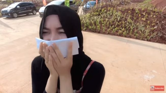 Kania Permatasari, kekasih Ujung Oppa. (YouTube/Ujung Oppa)