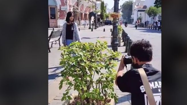 Remaja 13 Tahun Jadi Tukang Foto Jalanan, Hasil Fotonya Bikin Fotografer Kaget