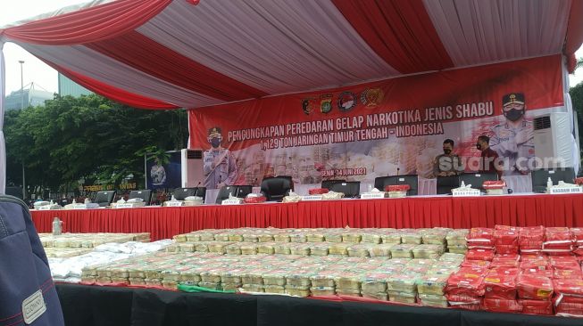 Polda Metro Jaya Ungkap Peredaran Sabu 1,129 Ton Jaringan Timur Tengah. (Suara.com/M. Yasir)