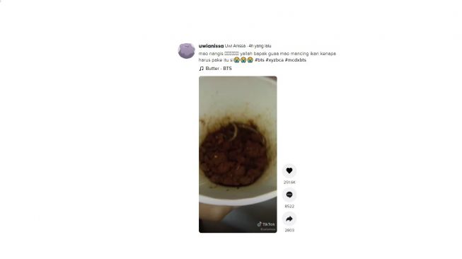 Curhatan warganet gelas BTS Meal dijadikan tempat cacing. [TikTok]