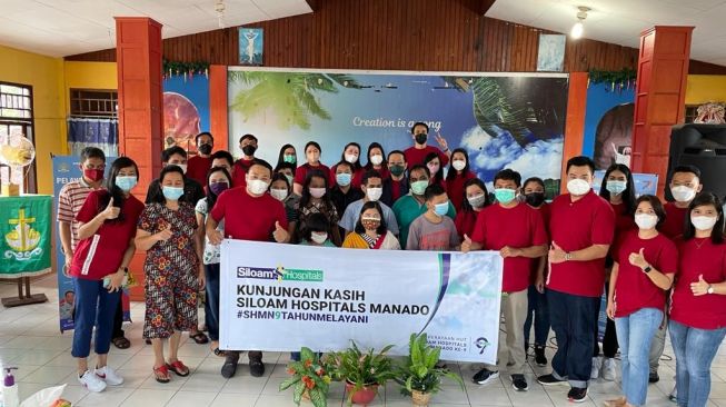 Siloam Hospitals Manado Berbagi Bantuan dengan Panti Sosial Disabilitas