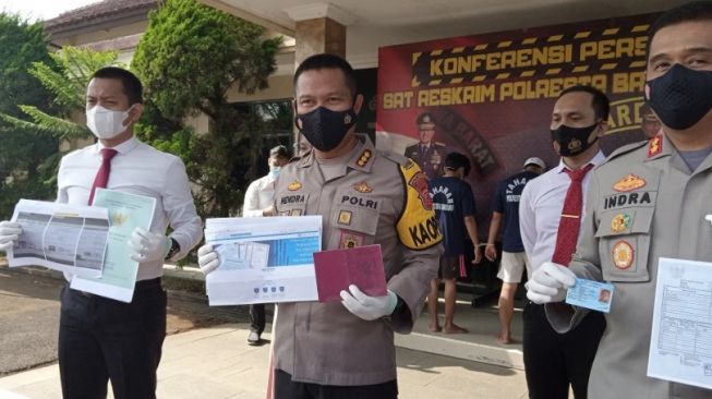 Sindikat Pemalsuan Ijazah dan Buku Nikah Terciduk Patroli Siber