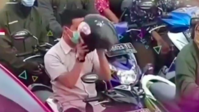 Viral Polwan Ingatkan Pengendara Pakai Helm, Panggilan Kakak Ganteng Bikin Baper