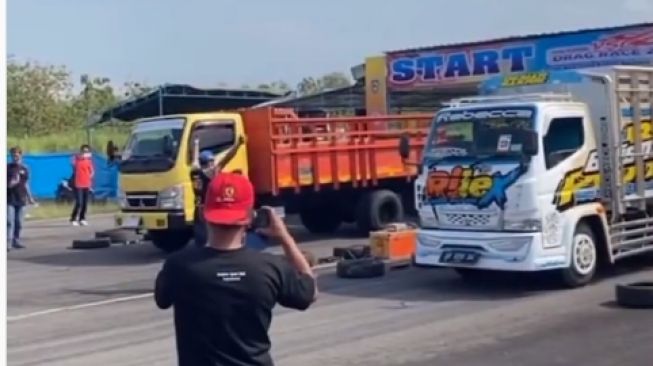 Balap drag truk yang viral di media sosial (Instagram)