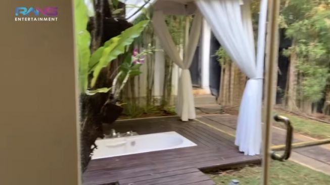 Villa Maharani Kemala yang diinginkan Gigi. [YouTube/Rans Entertainment]