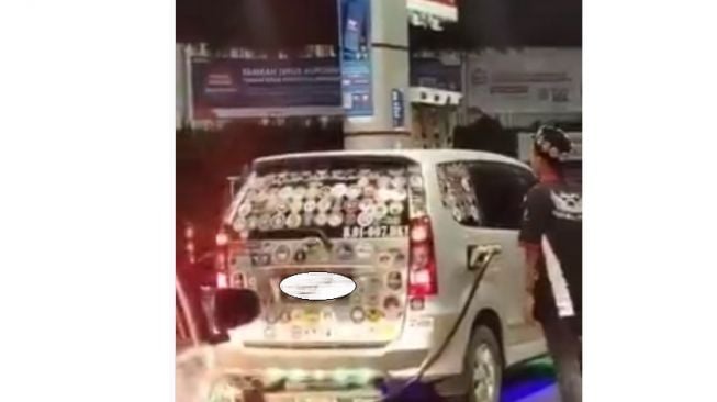 Toyota Avanza jadi sorotan saat isi bensin di SPBU (Instagram)