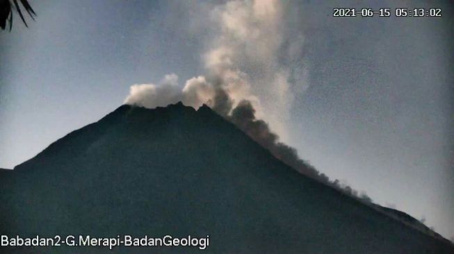 Awan Panas 4 Kali Meluncur dari Merapi, Mengarah ke Tenggara dan Barat Daya