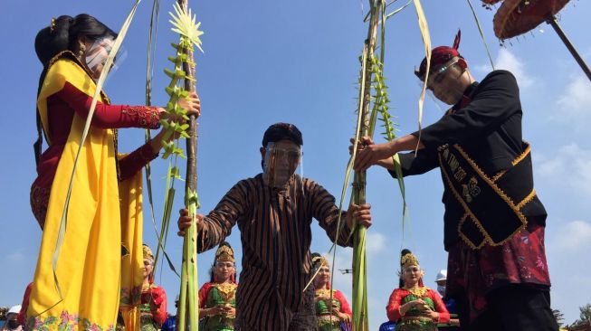 Tradisi Manten Tebu di Blitar Awali Musim Giling, Target 1,2 Juta Ton