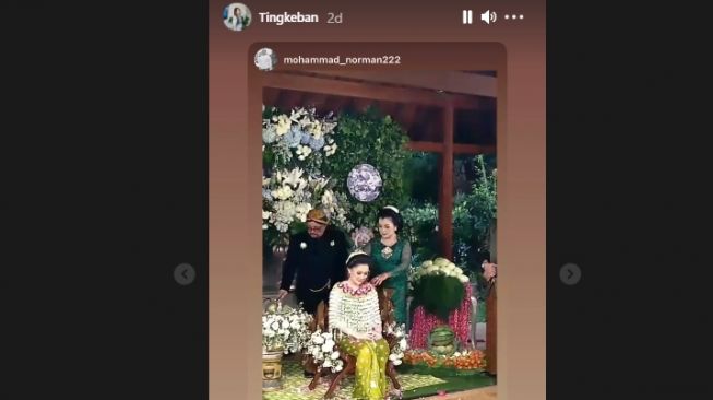 Tingkeban Nella Kharisma dan Dory Harsa. [Instagram/nellakharisma]