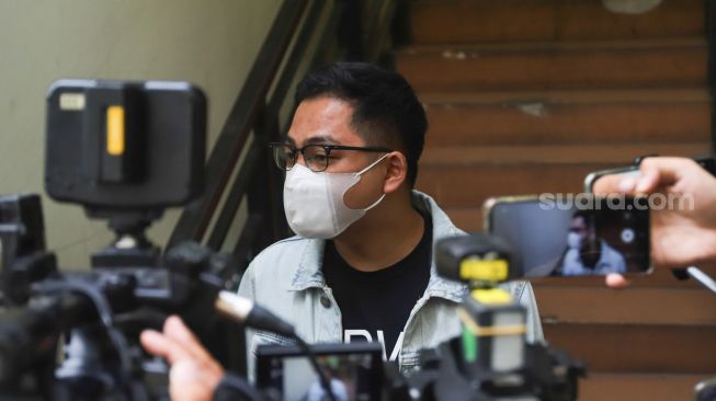 Kaget Anji Ditangkap, Ade Govinda Besuk ke Polres Jakbar