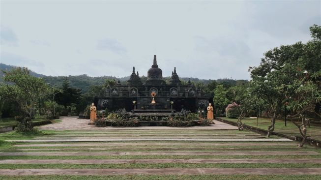 Brahma Vihara Arama, Vihara Terbesar di Bali Untuk Menemukan Ketenangan