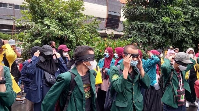 Sebelum Geruduk KPK, Massa BEM SI Desak Firli Bahuri Mundur Lewat Chat WhatsApp