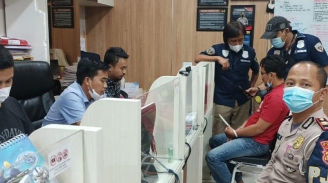 Polisi Gadungan Melawan saat Mau Ditangkap, Dikejar-kejar hingga Masuk Tol Kuningan