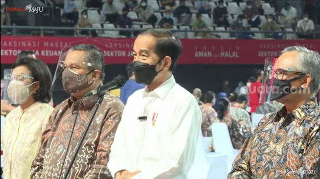 Jokowi Mau 100 Ribu Pekerja Sektor Keuangan Bisa Divaksin Covid-19 dalam Seminggu