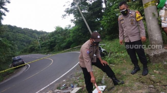 Polisi melakukan olah TKP mayat yang dibakar di Kabupaten Maros, Sulawesi Selatan / [SuaraSulsel.id / Polda Sulsel]