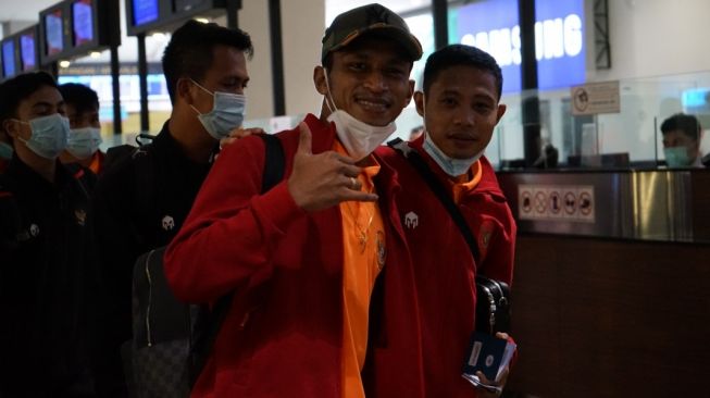 Penggawa Timnas Indonesia, Osvaldo Haay (tengah) dan Evan Dimas Darmono (kiri). [Dok. PSSI]