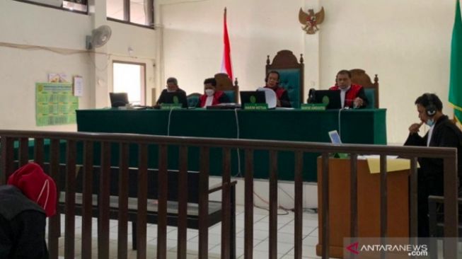 Bawa 3 Kg Sabu, Dua Pria Riau Dihukum 19 Tahun dan 20 Tahun Penjara