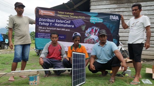 Kampung Suku Togutil di Pedalaman Halmera Dapat Bantuan Sarana Penerangan